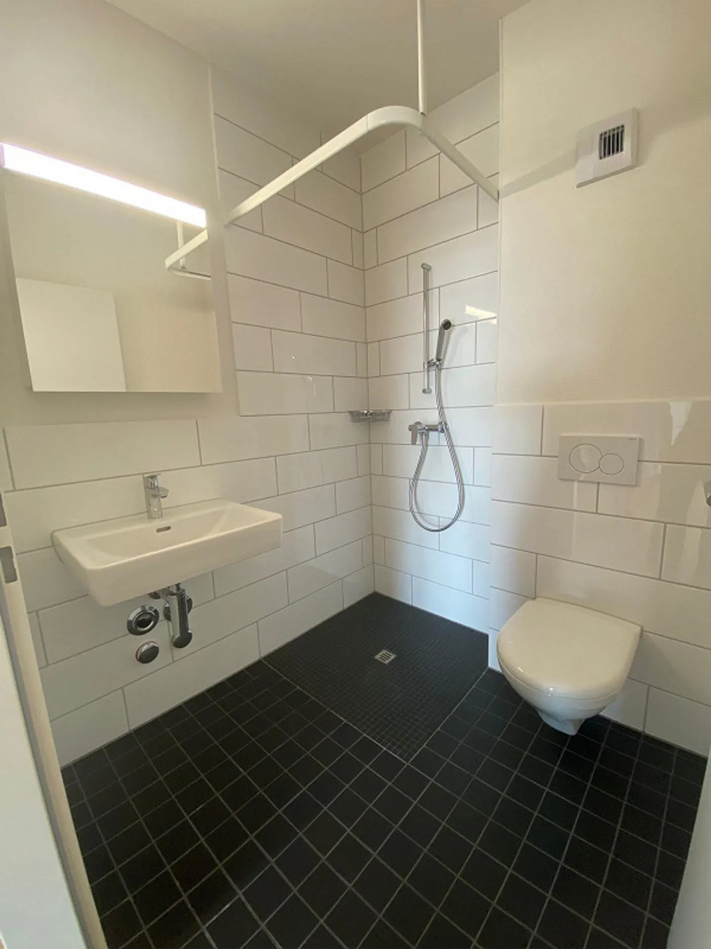 2.5 Room Apartment with a View Directly at the Train Station - Photo 6 of 6
