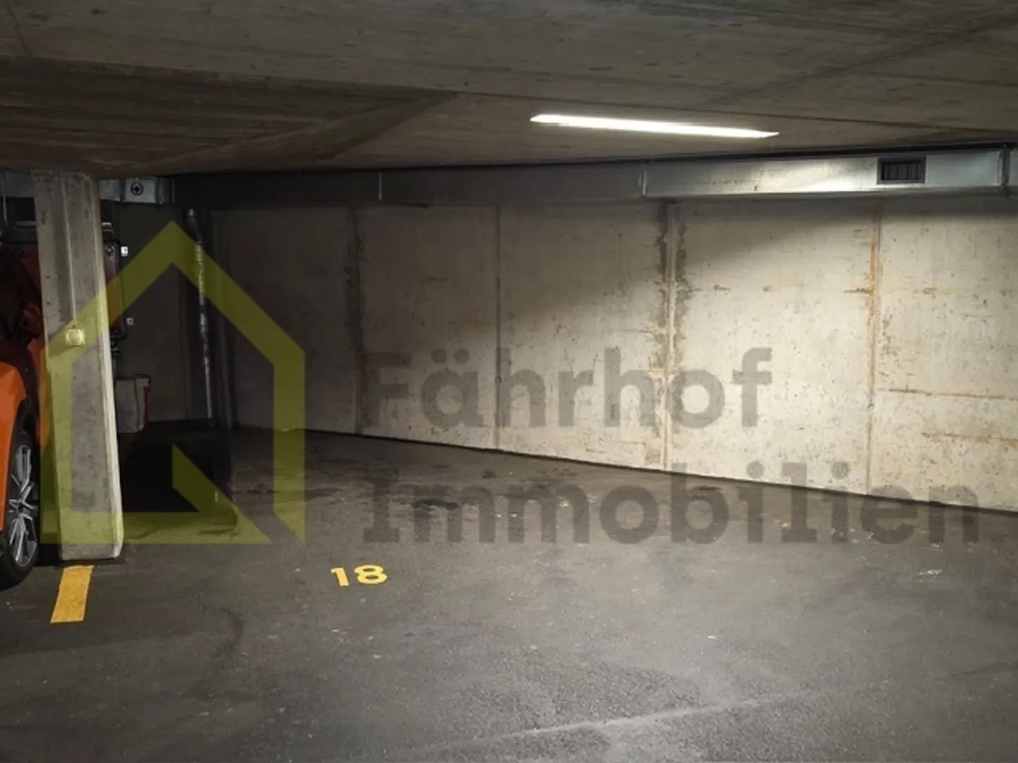 Place de parking pour motos ou petites voitures (longueur max. 2m) - Photo 3 sur 6