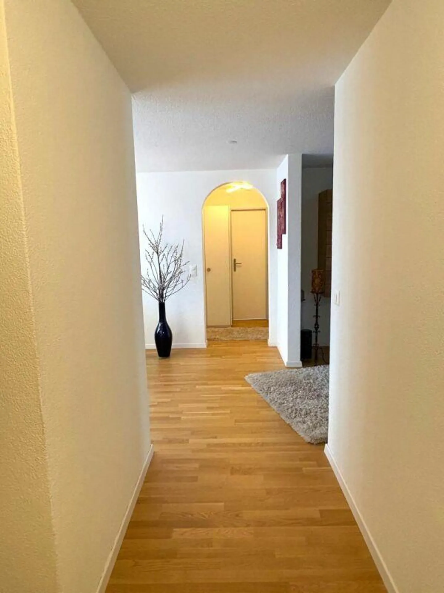 Luminoso appartamento di 4,5 stanze nel verde - Foto 3 di 11