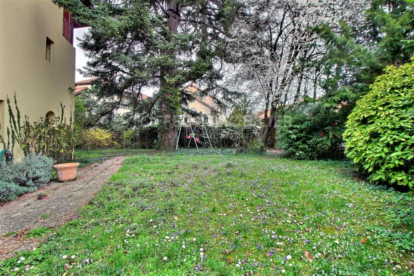 Appartamento spazioso con giardino - Foto 11 di 12