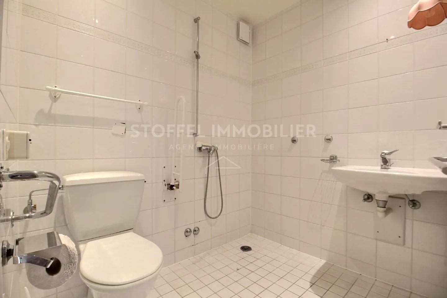 Appartamento spazioso con giardino - Foto 8 di 12