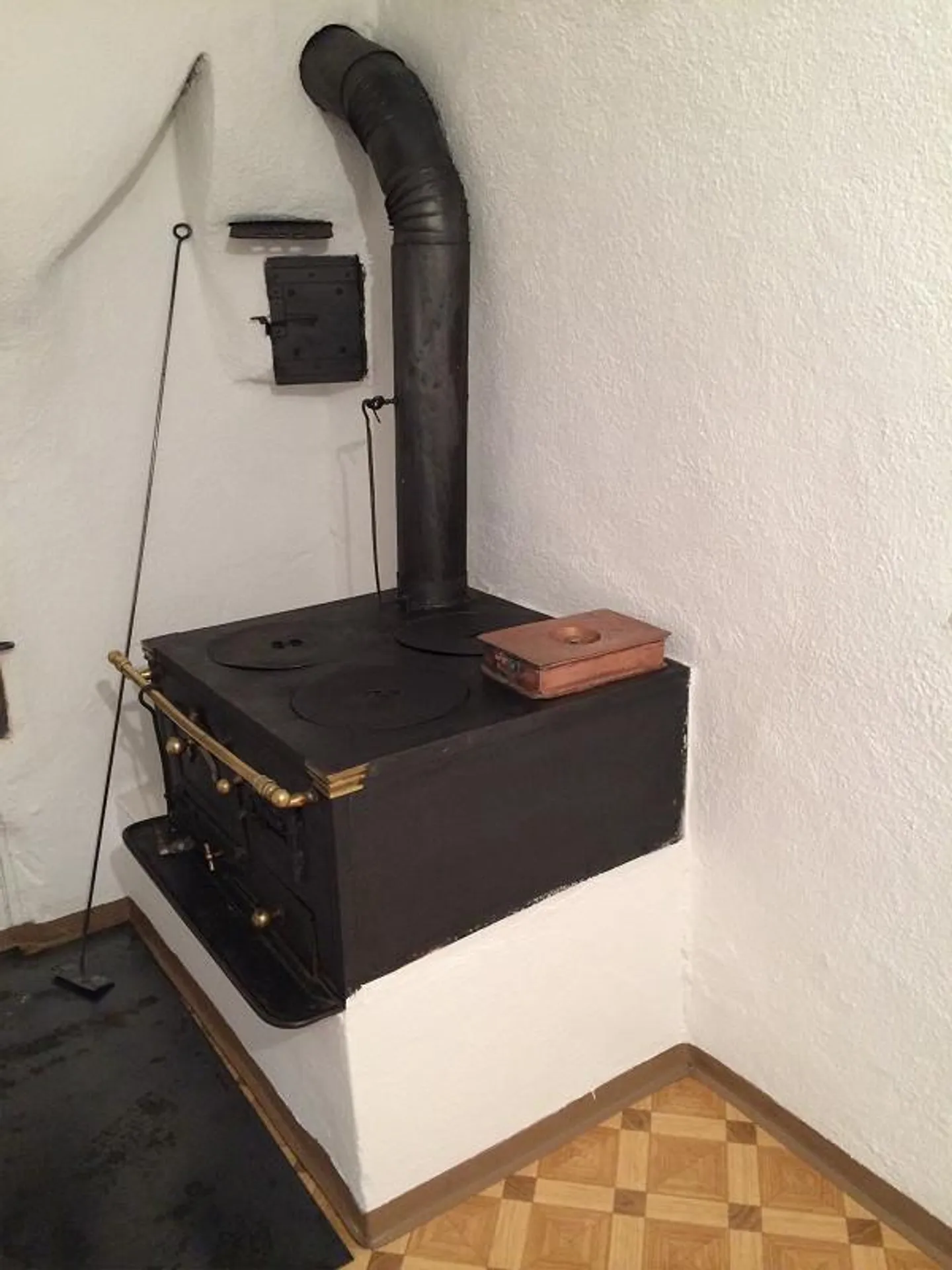 House with Stable and Garden - Photo 5 of 18