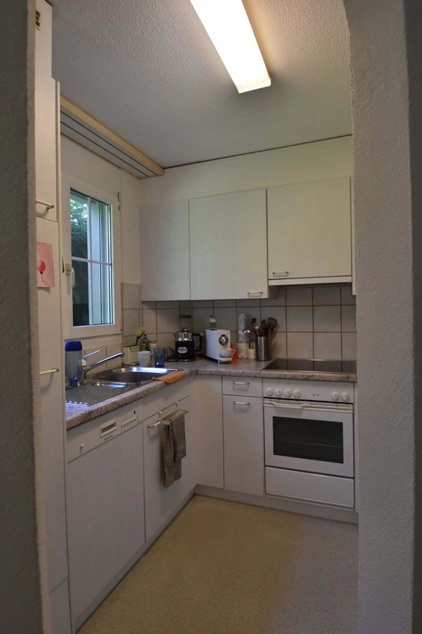 Cozy living in a quiet but central neighborhood - Photo 2 of 8
