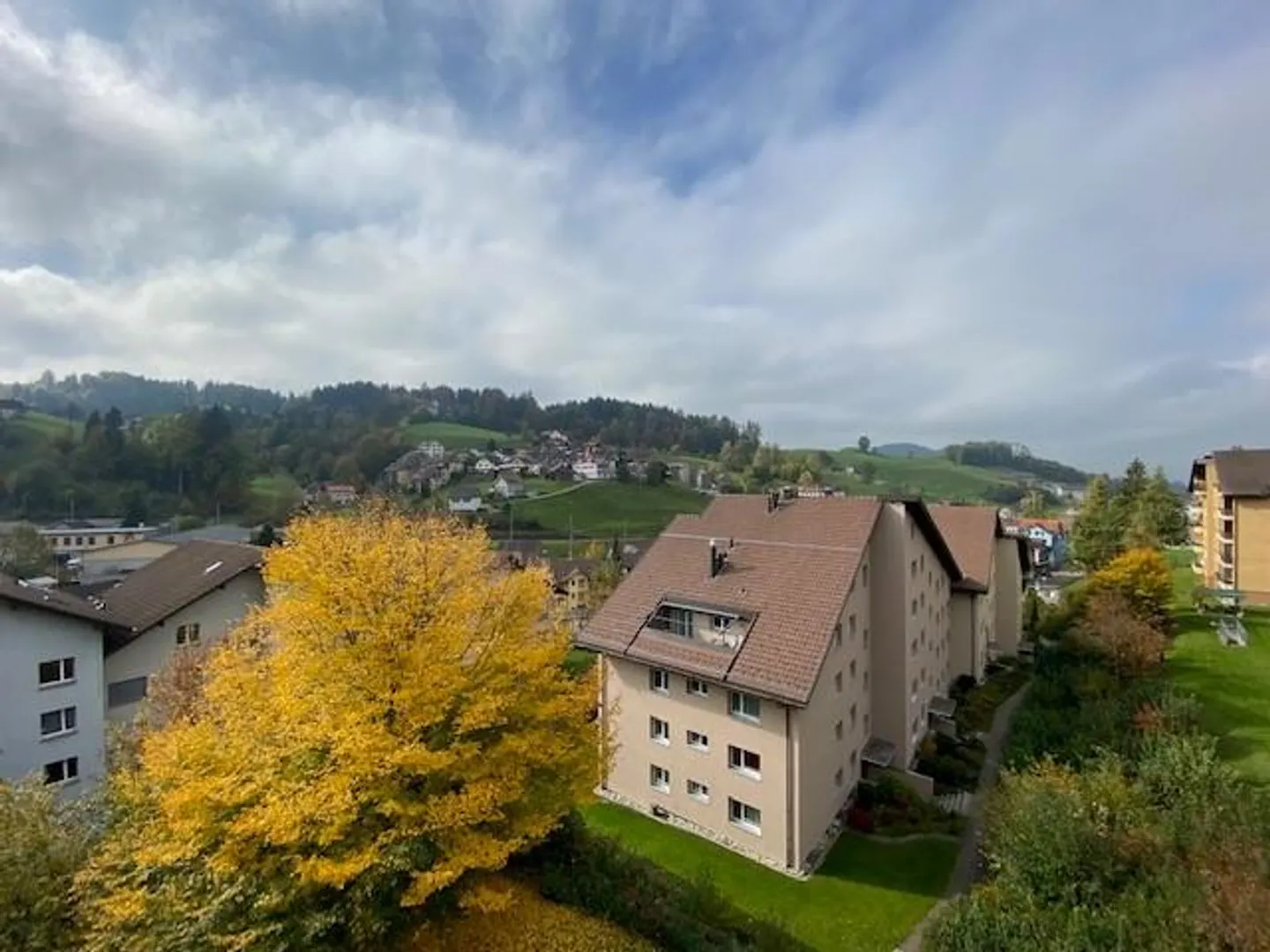 Appartamento attico attraente di 2,5 stanze con grande balcone - Foto 1 di 6