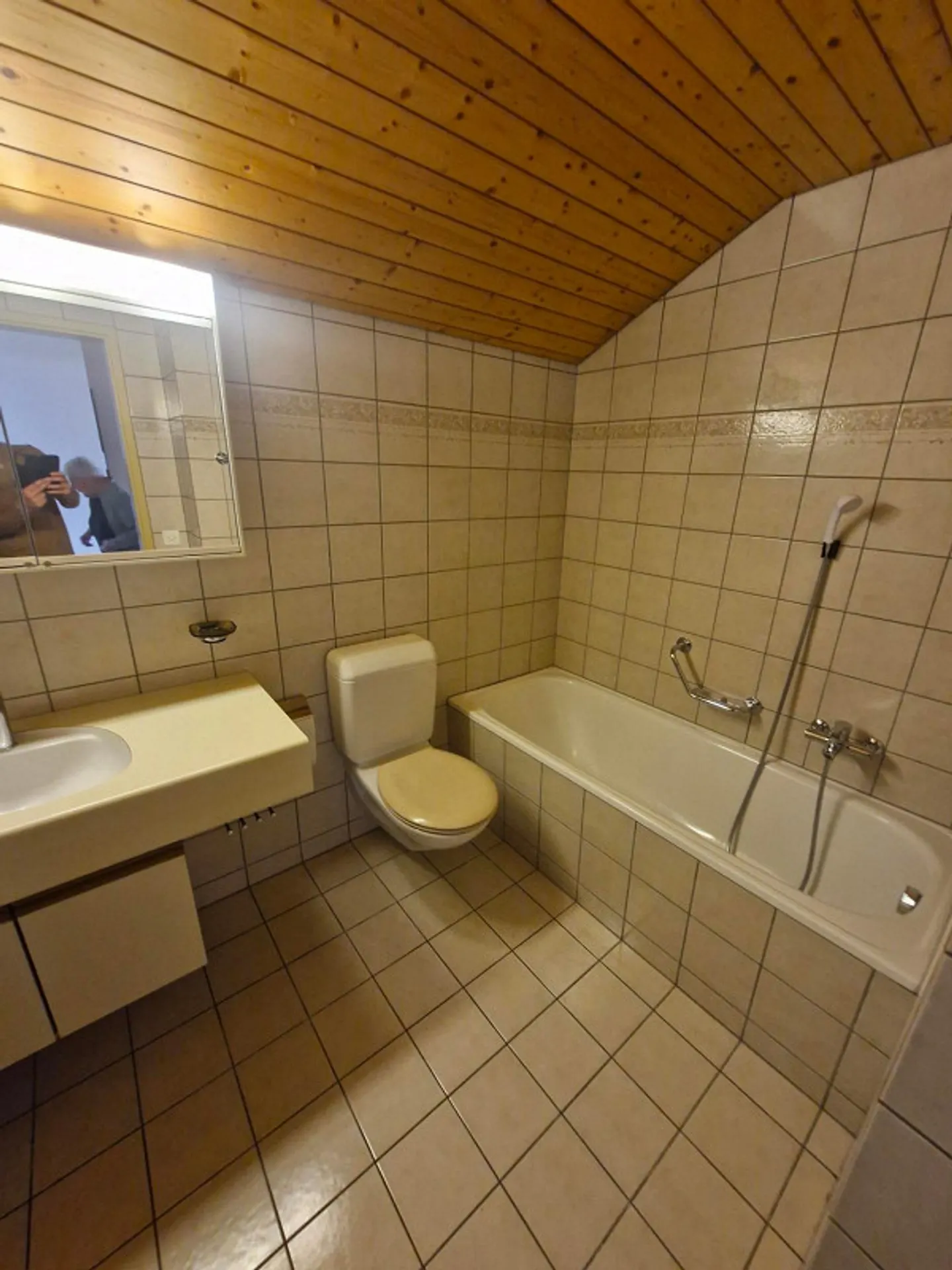 Appartamento attico attraente di 2,5 stanze con grande balcone - Foto 6 di 6