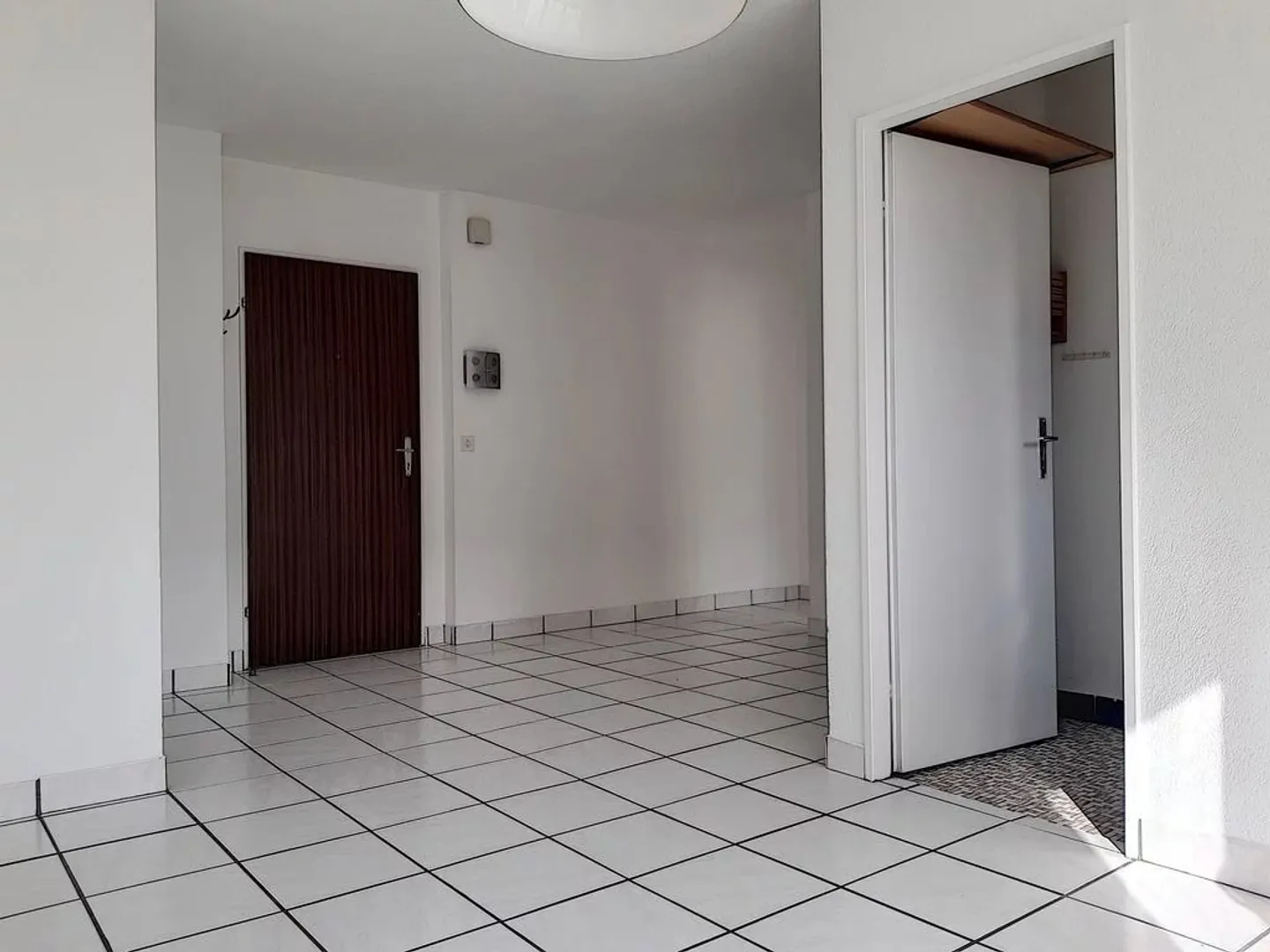 2.5 Room Apartment - Photo 3 of 6