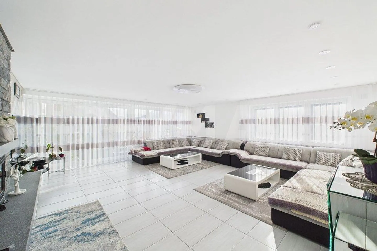 Casa bifamiliare completamente ristrutturata con ampio spazio esterno - Foto 1 di 13