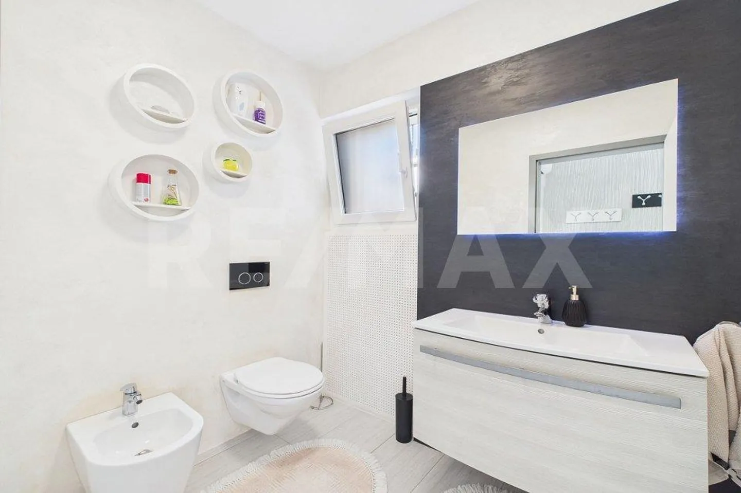 Casa bifamiliare completamente ristrutturata con ampio spazio esterno - Foto 8 di 13