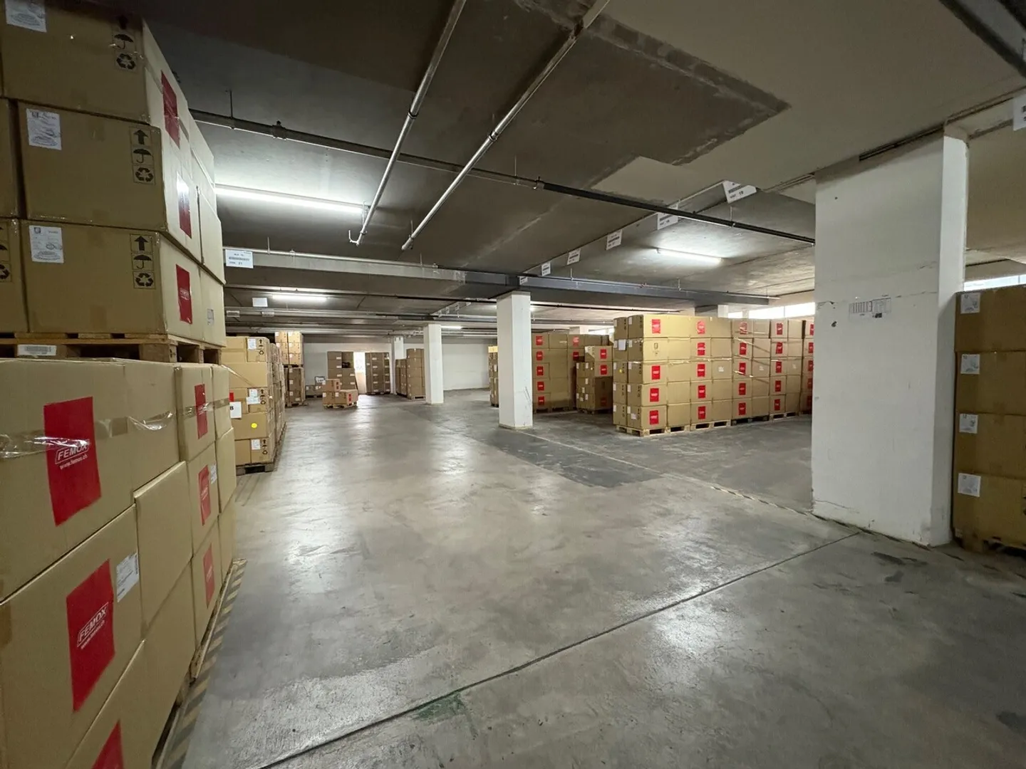 Mixed-use building for rent - Photo 4 of 8