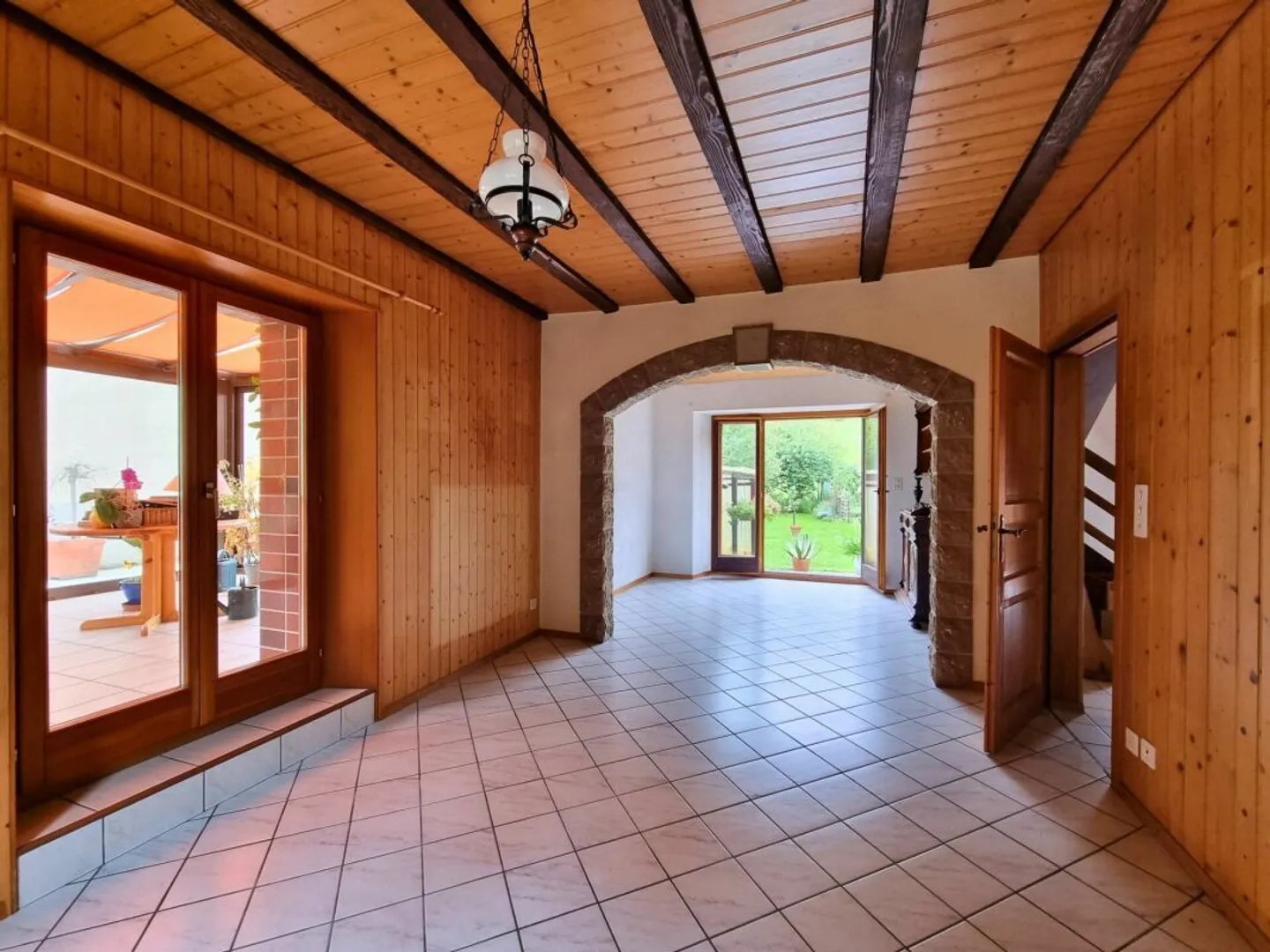 Casa di villaggio da ristrutturare, con un ampio giardino senza affacci - Foto 3 di 17