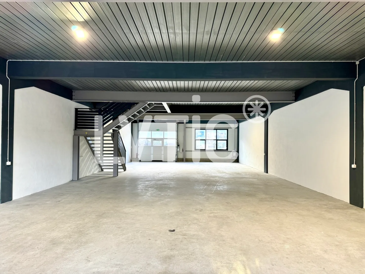 Magazzini, showroom, uffici, 1145 m2 divisibili in affitto vicino a Villeneuve - Foto 7 di 15
