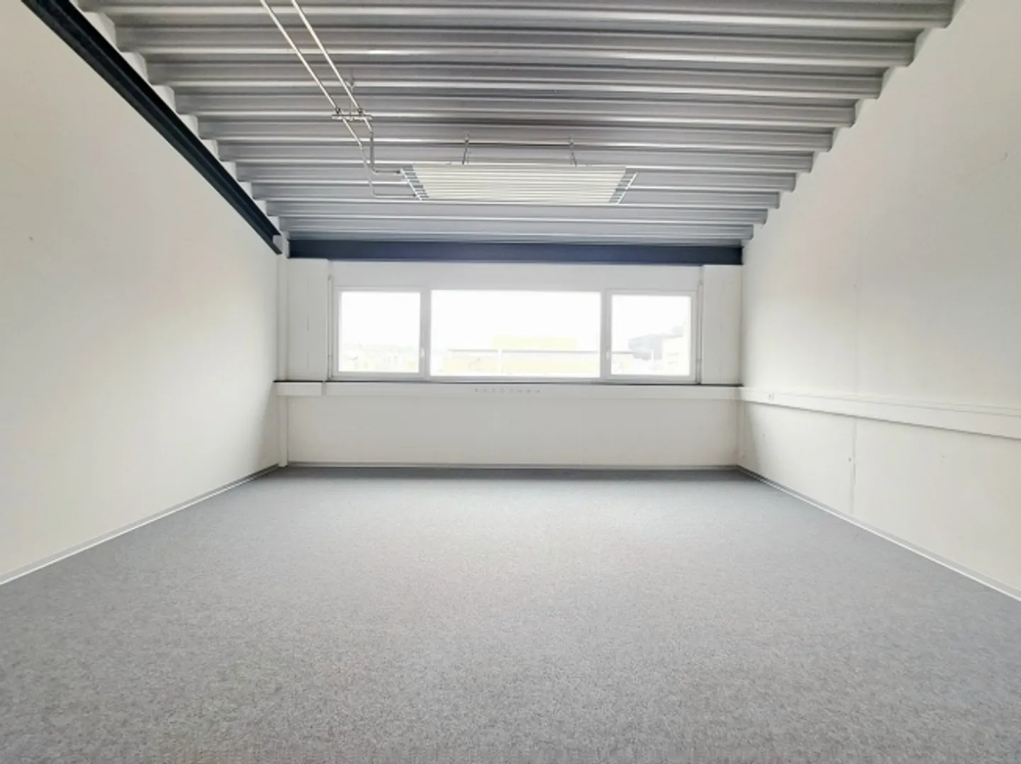 «DUCATS 40 B, Locali commerciali in una zona ad alto traffico» - Foto 3 di 4