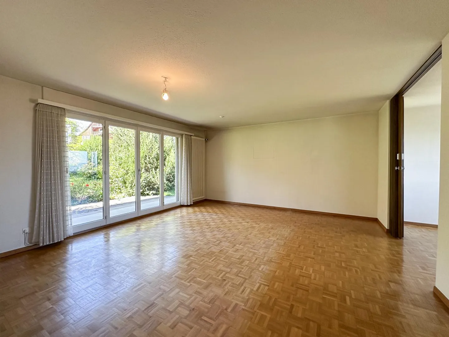 Spacious house with plenty of room for your own ideas - Photo 8 of 23