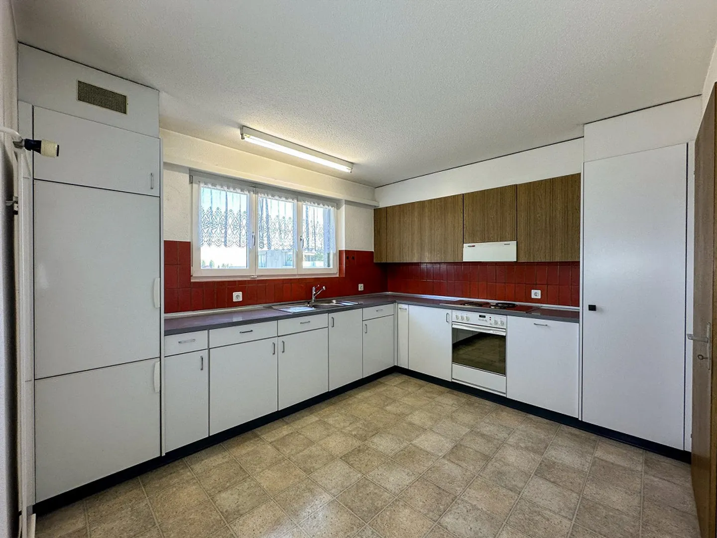 Spacious house with plenty of room for your own ideas - Photo 10 of 23