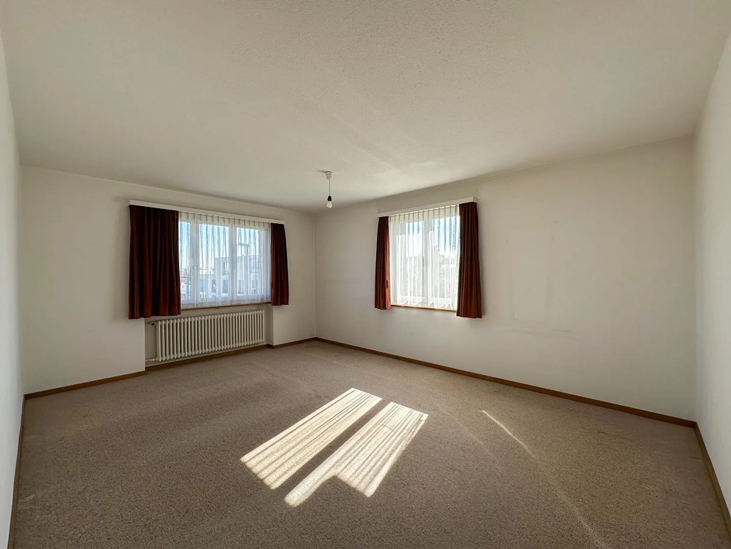 Spacious house with plenty of room for your own ideas - Photo 11 of 23