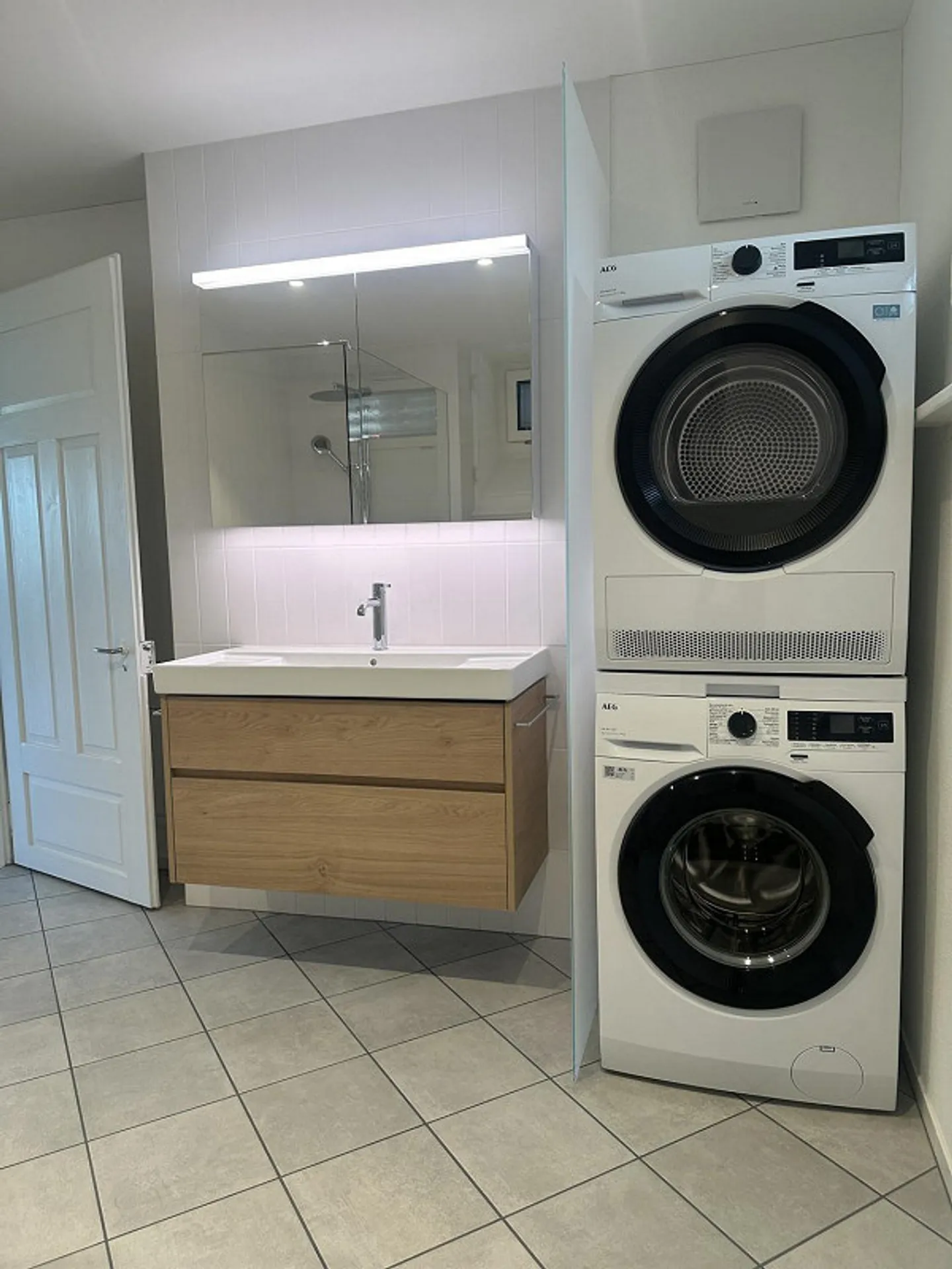 Charmante Wohnung mit Seesicht - Foto 3 von 13