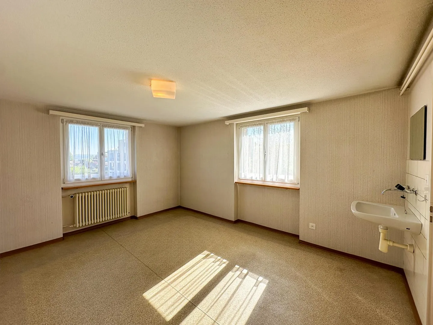 Spacious house with plenty of room for your own ideas - Photo 19 of 23