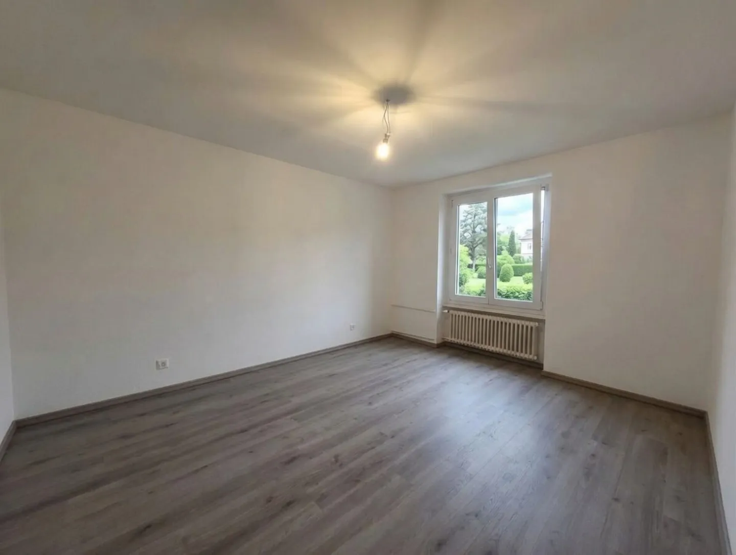 Magnificent 2.5-room apartment completely renovated with balcony - Photo 2 of 2