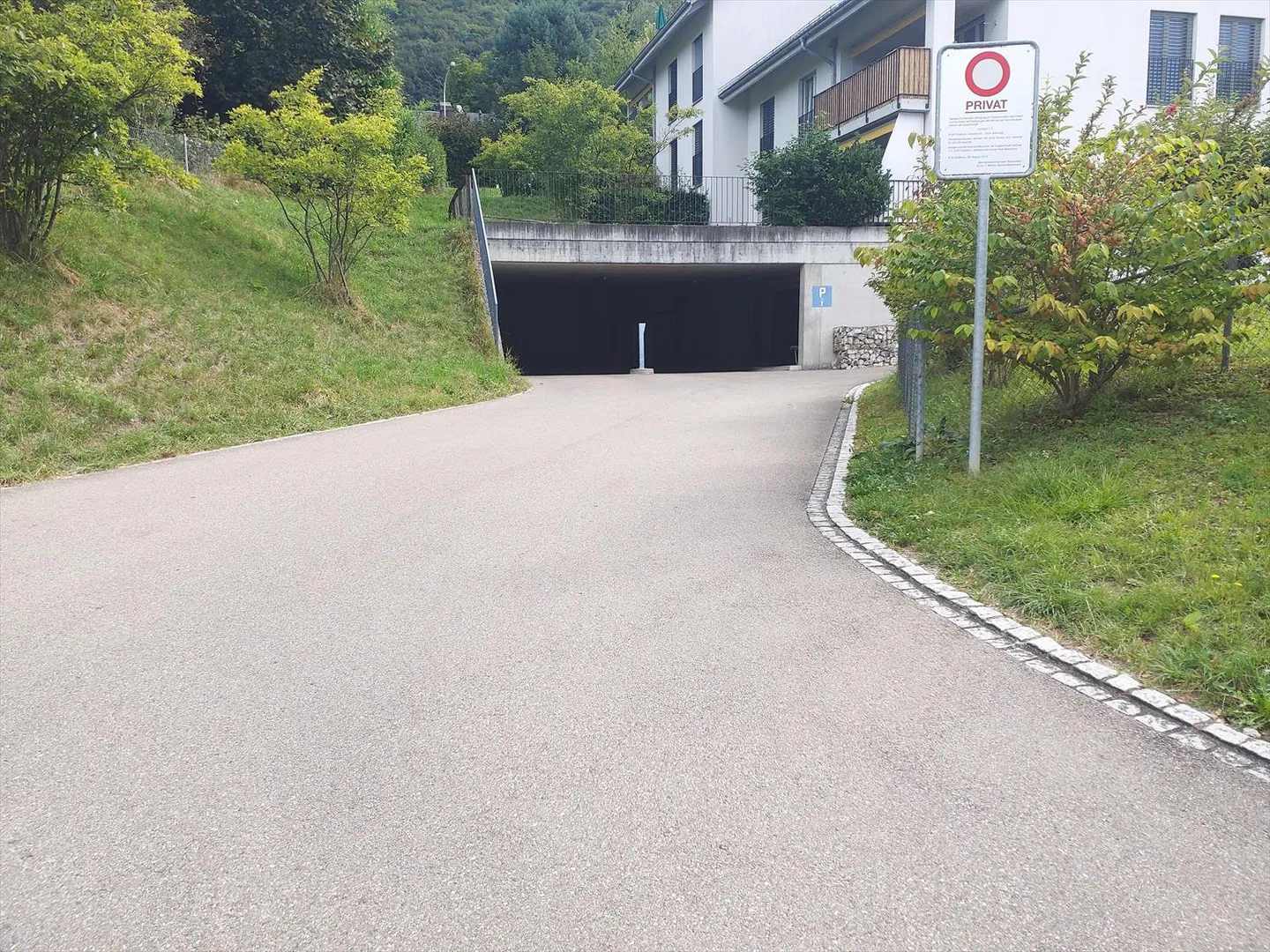 Outdoor parking space for rent - Photo 2 of 2