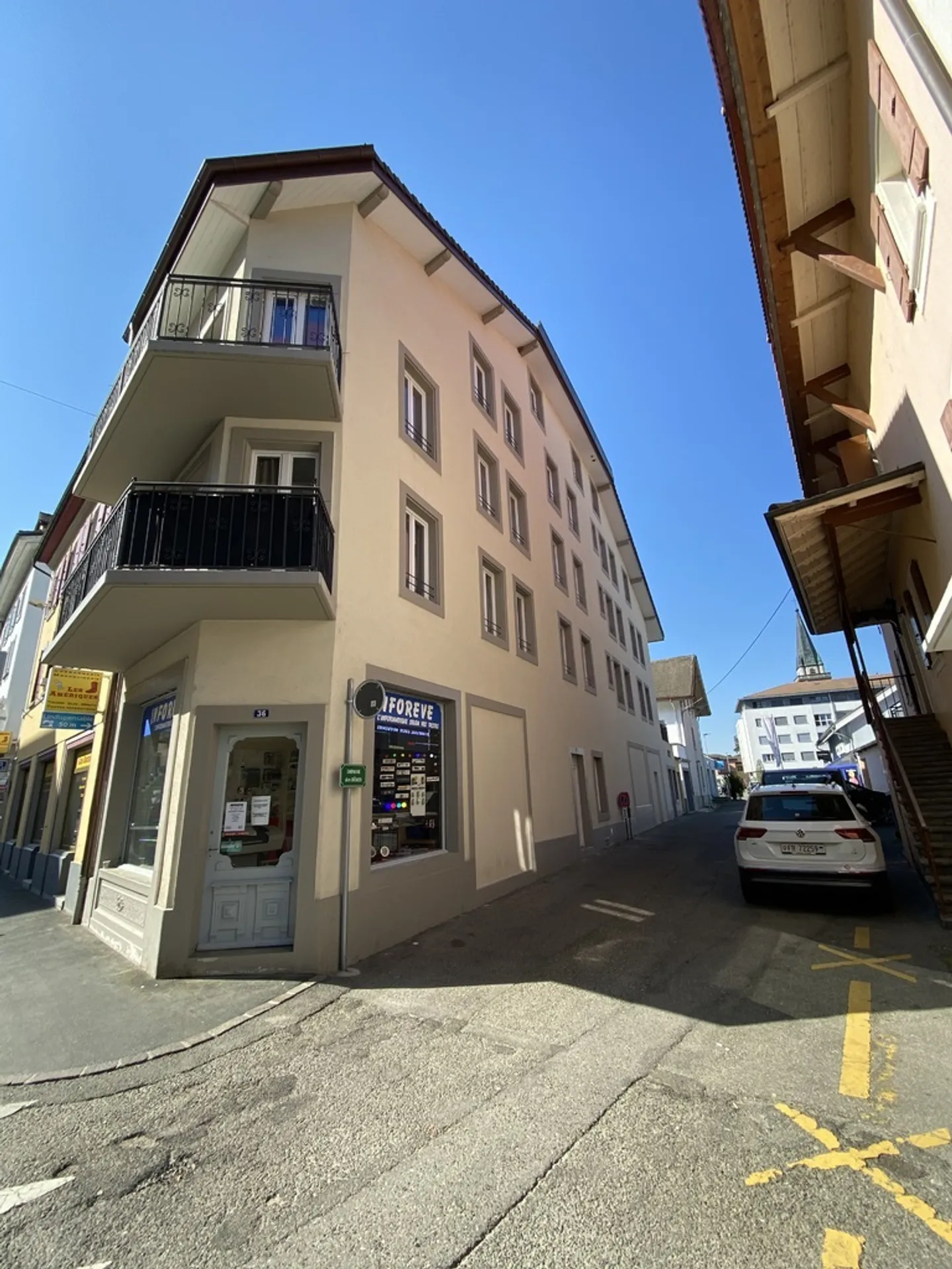 Edificio misto ristrutturato - Foto 2 di 13