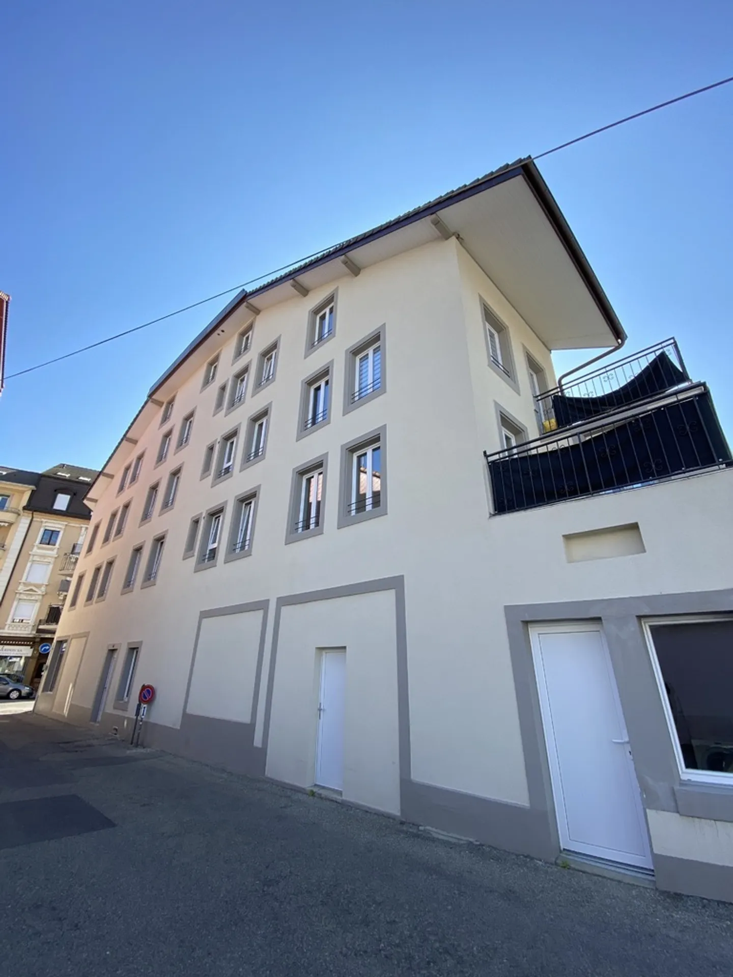Edificio misto ristrutturato - Foto 3 di 13