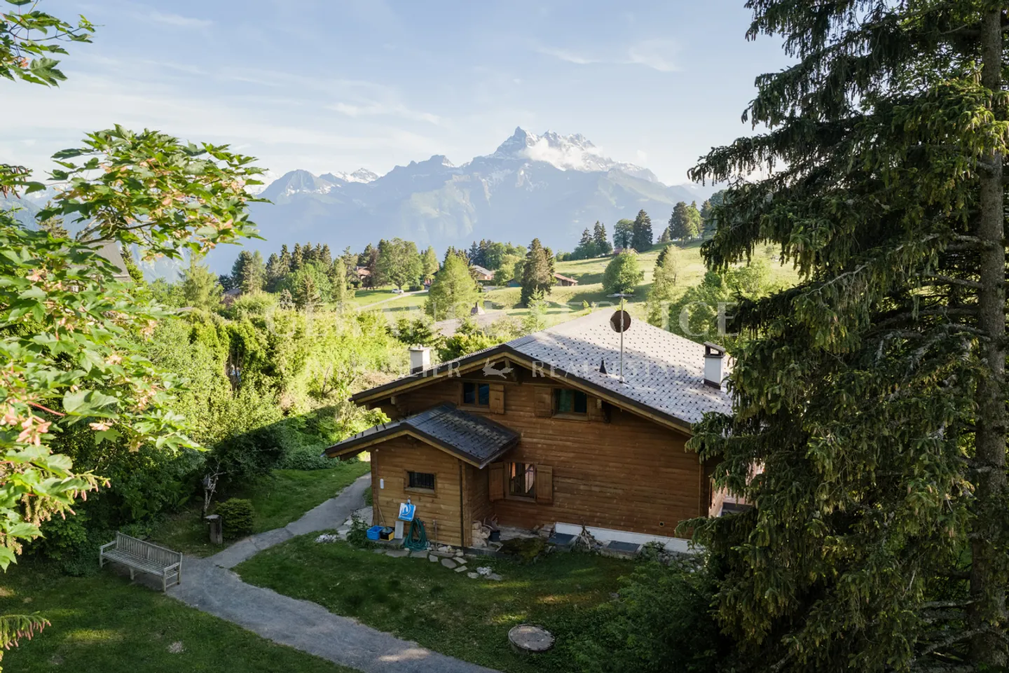 Charmantes Chalet mit Atemberaubenden Ausblicken - Foto 1 von 47