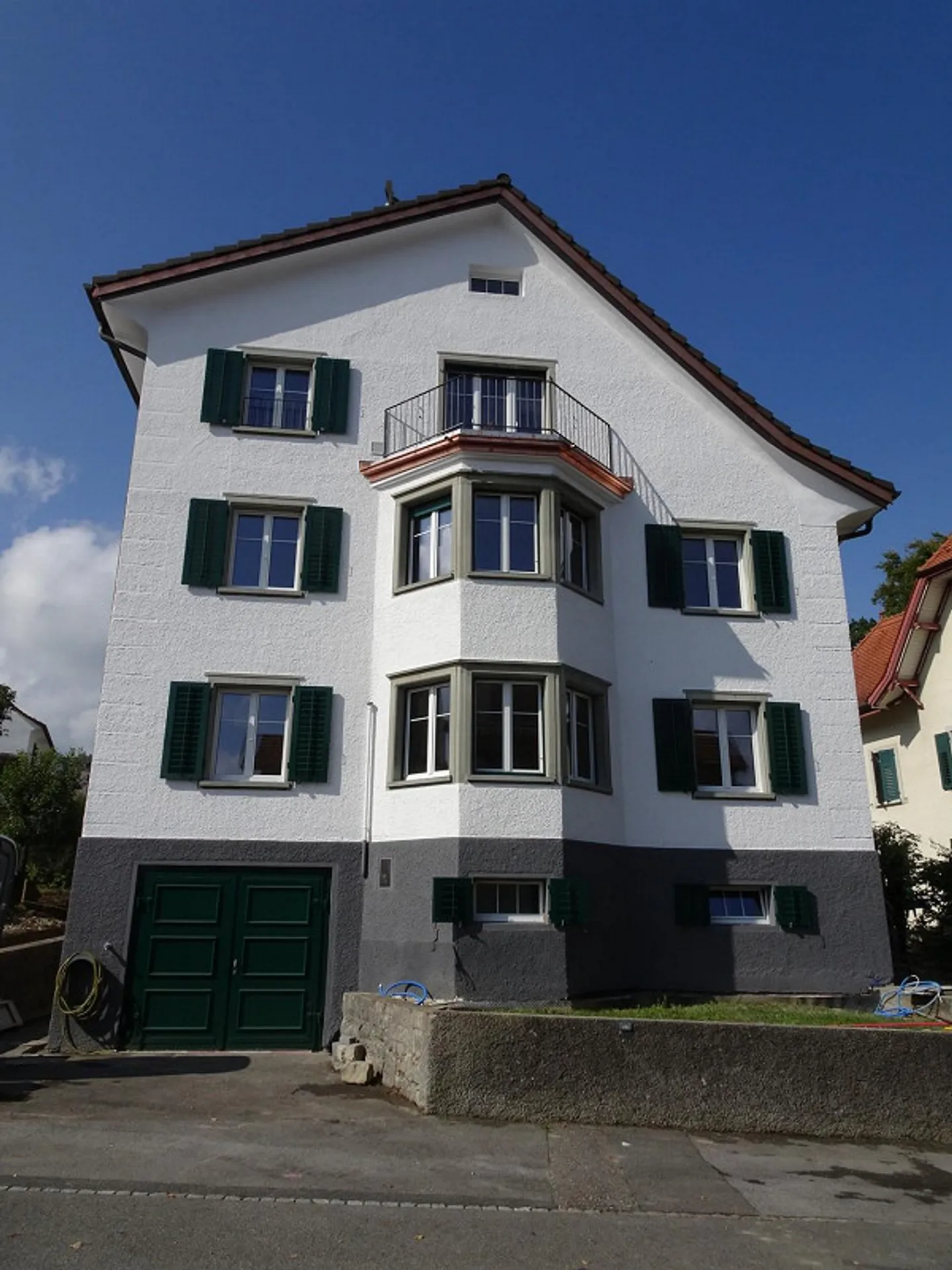 Incantevole appartamento mansardato 2.5 locali con balcone e vicinanza al lago a Horgen - Foto 1 di 13