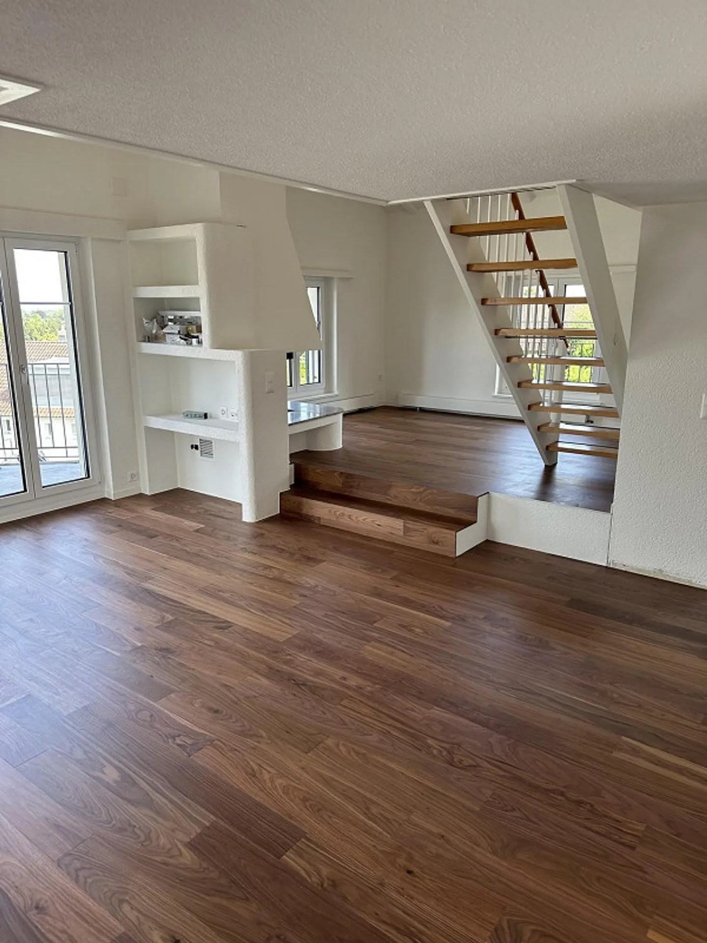 Incantevole appartamento mansardato 2.5 locali con balcone e vicinanza al lago a Horgen - Foto 2 di 13