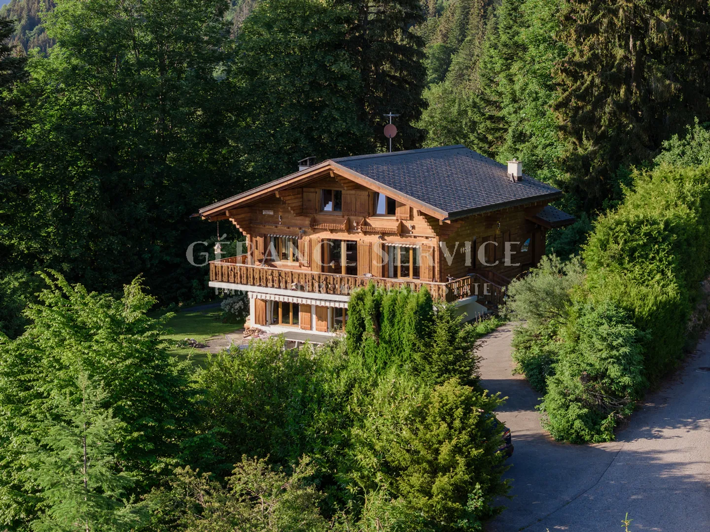Charmantes Chalet mit Atemberaubenden Ausblicken - Foto 6 von 47