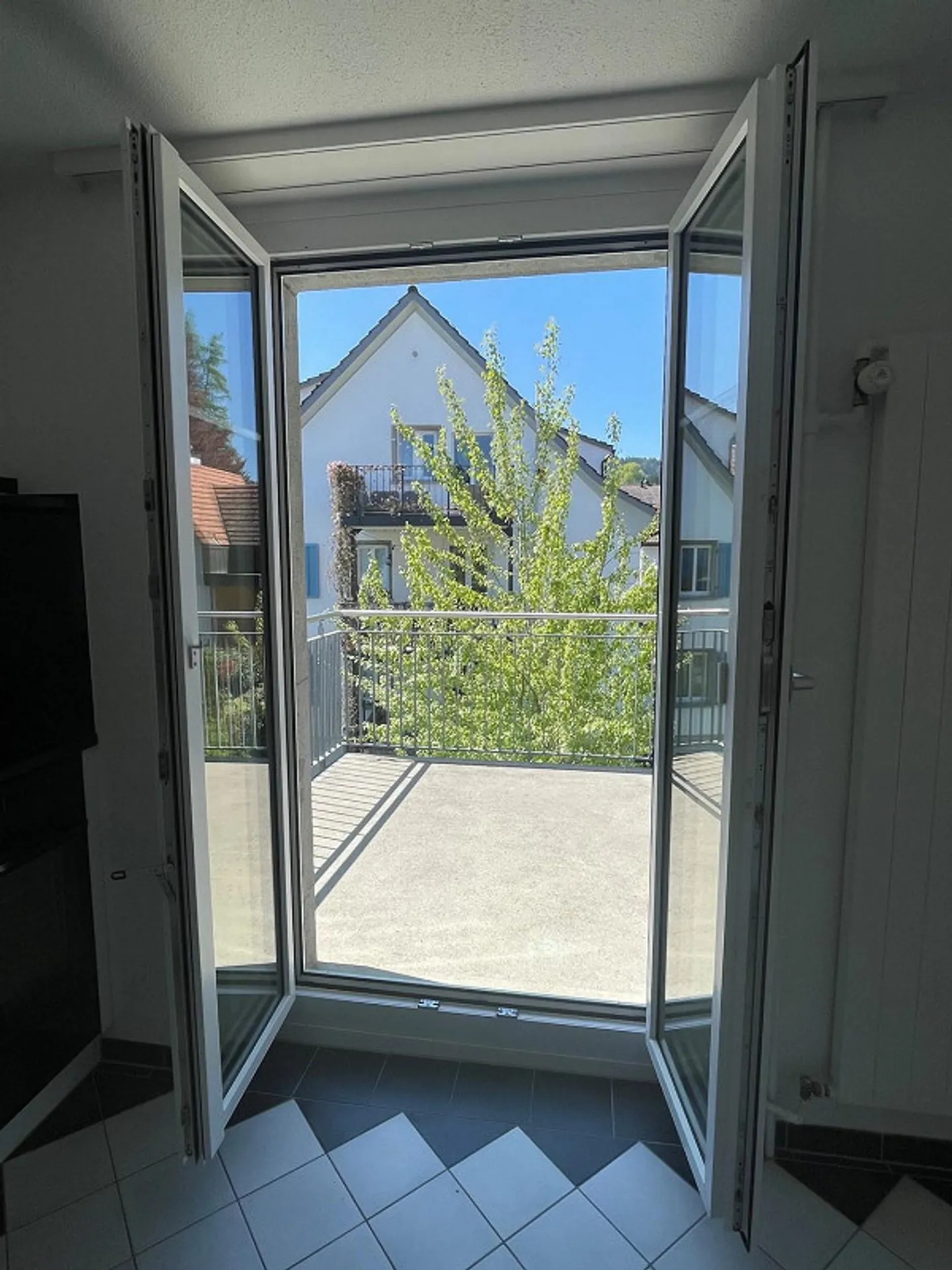 Incantevole appartamento mansardato 2.5 locali con balcone e vicinanza al lago a Horgen - Foto 7 di 13