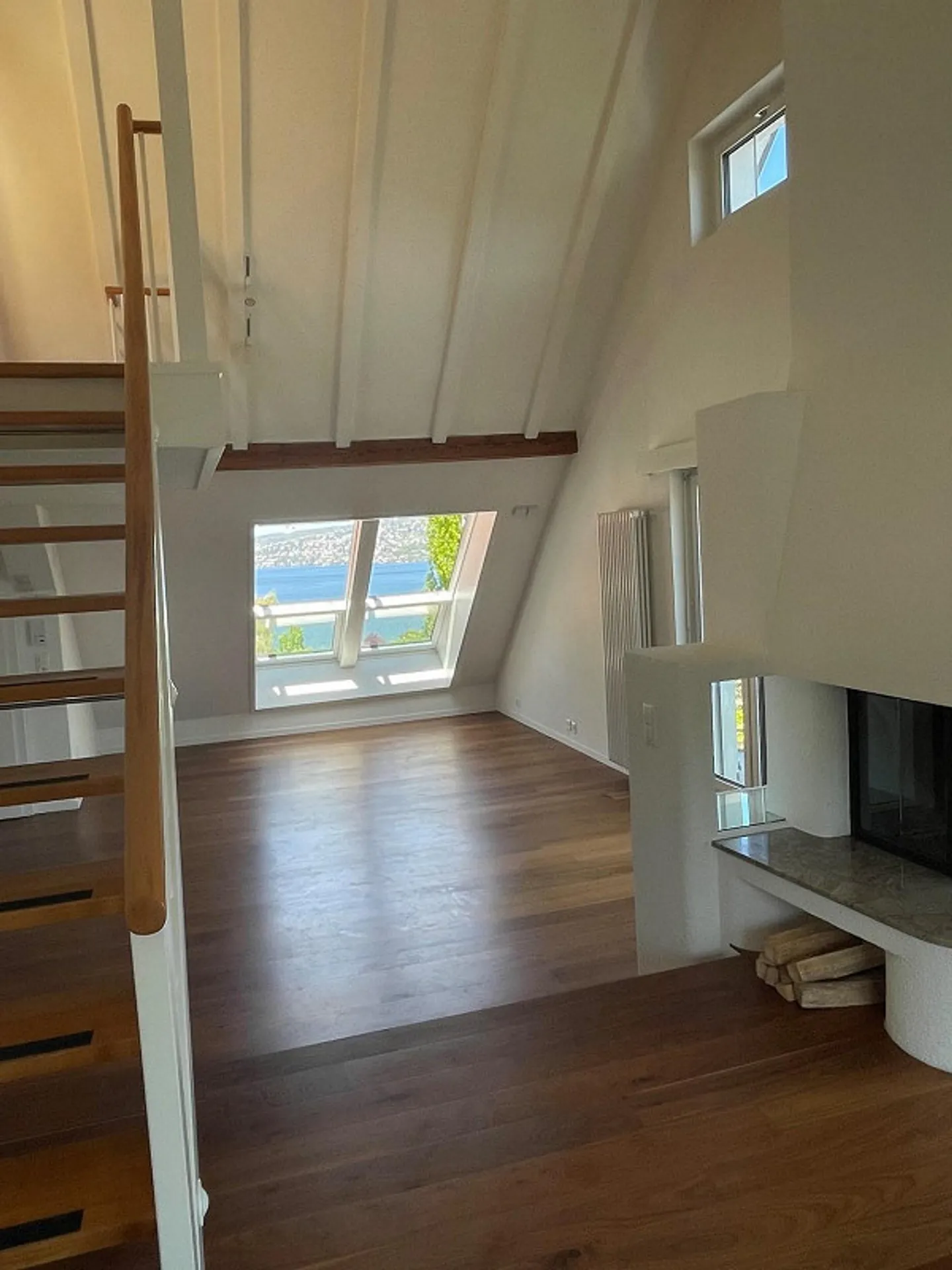 Incantevole appartamento mansardato 2.5 locali con balcone e vicinanza al lago a Horgen - Foto 8 di 13