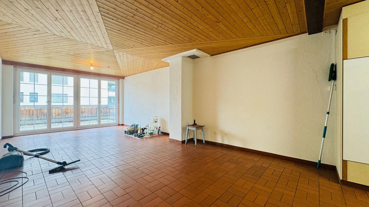 Well-maintained 5.5-room apartment on the 1st floor of a well-kept 2-family house with balcony, parking space & garden use - Photo 7 of 22