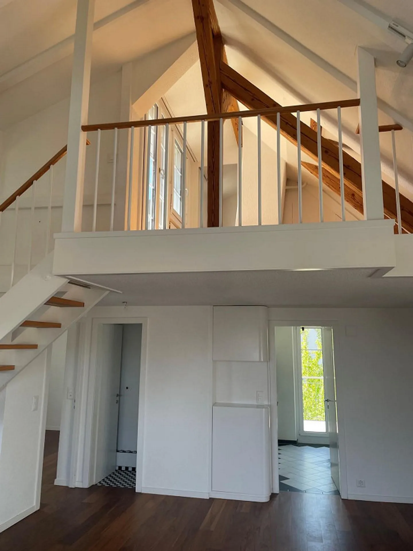 Incantevole appartamento mansardato 2.5 locali con balcone e vicinanza al lago a Horgen - Foto 10 di 13