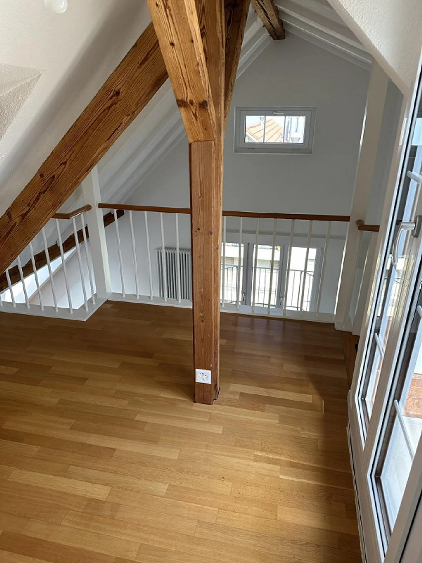 Incantevole appartamento mansardato 2.5 locali con balcone e vicinanza al lago a Horgen - Foto 11 di 13