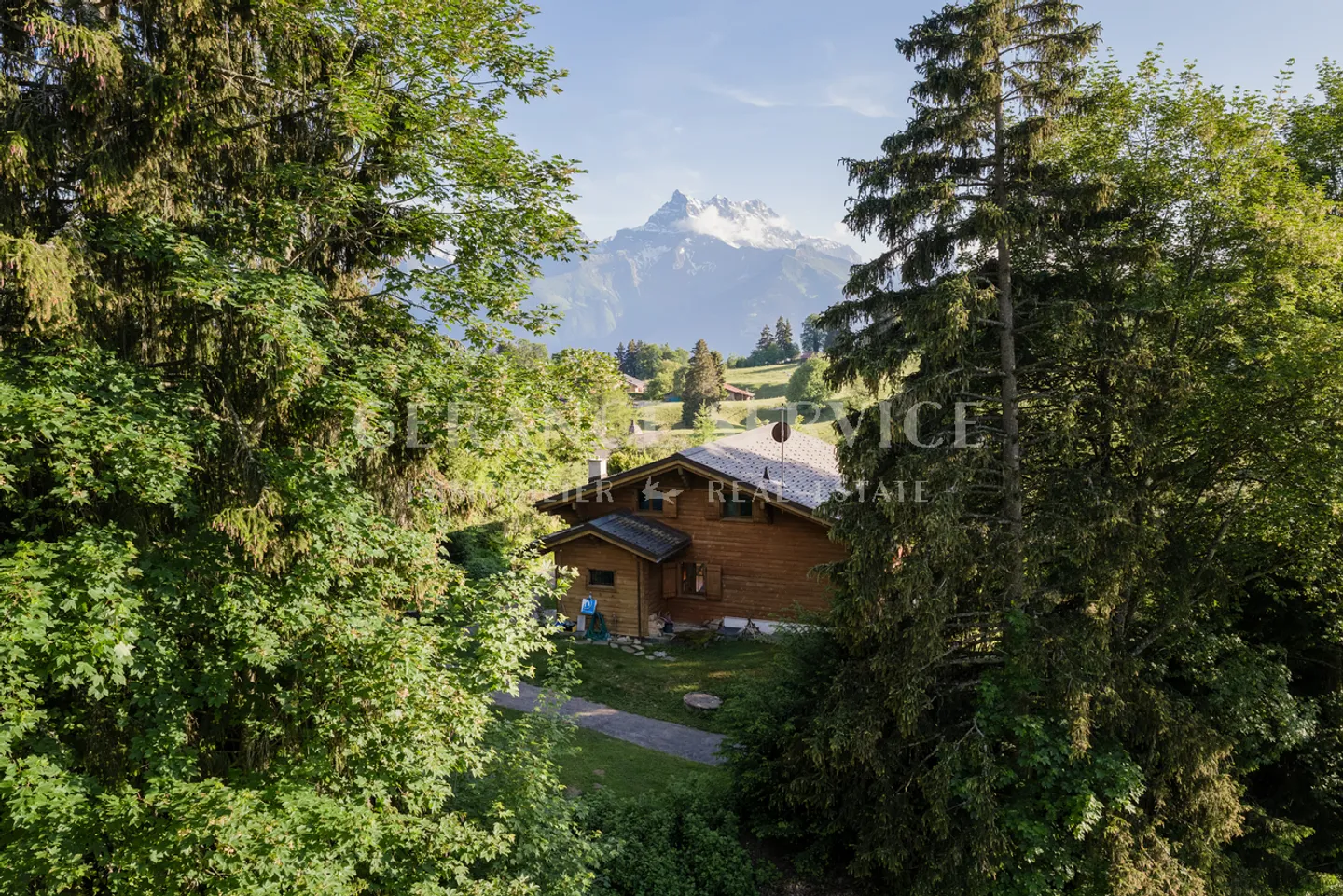 Charmantes Chalet mit Atemberaubenden Ausblicken - Foto 8 von 47
