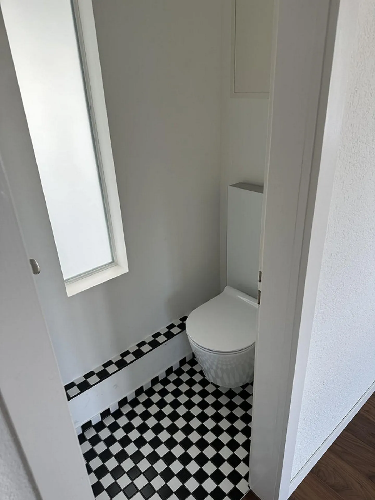 Incantevole appartamento mansardato 2.5 locali con balcone e vicinanza al lago a Horgen - Foto 5 di 13