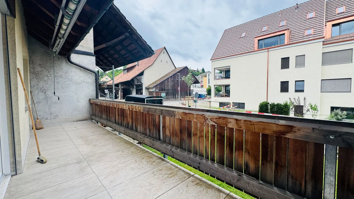 Well-maintained 5.5-room apartment on the 1st floor of a well-kept 2-family house with balcony, parking space & garden use - Photo 17 of 22