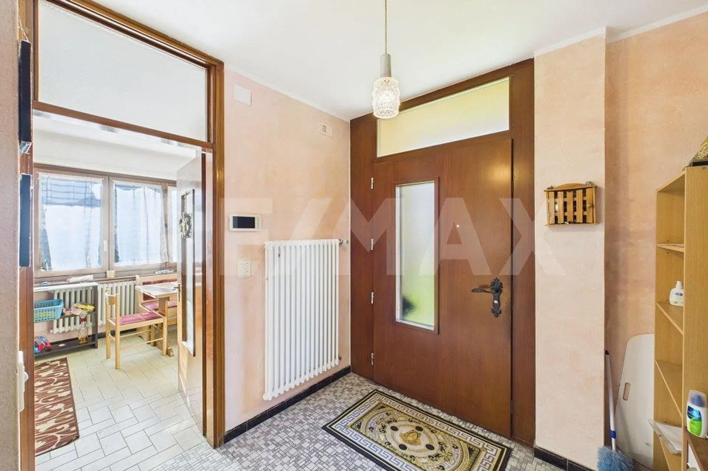 Casa unifamiliare con appartamento separato e grande giardino - Foto 5 di 13