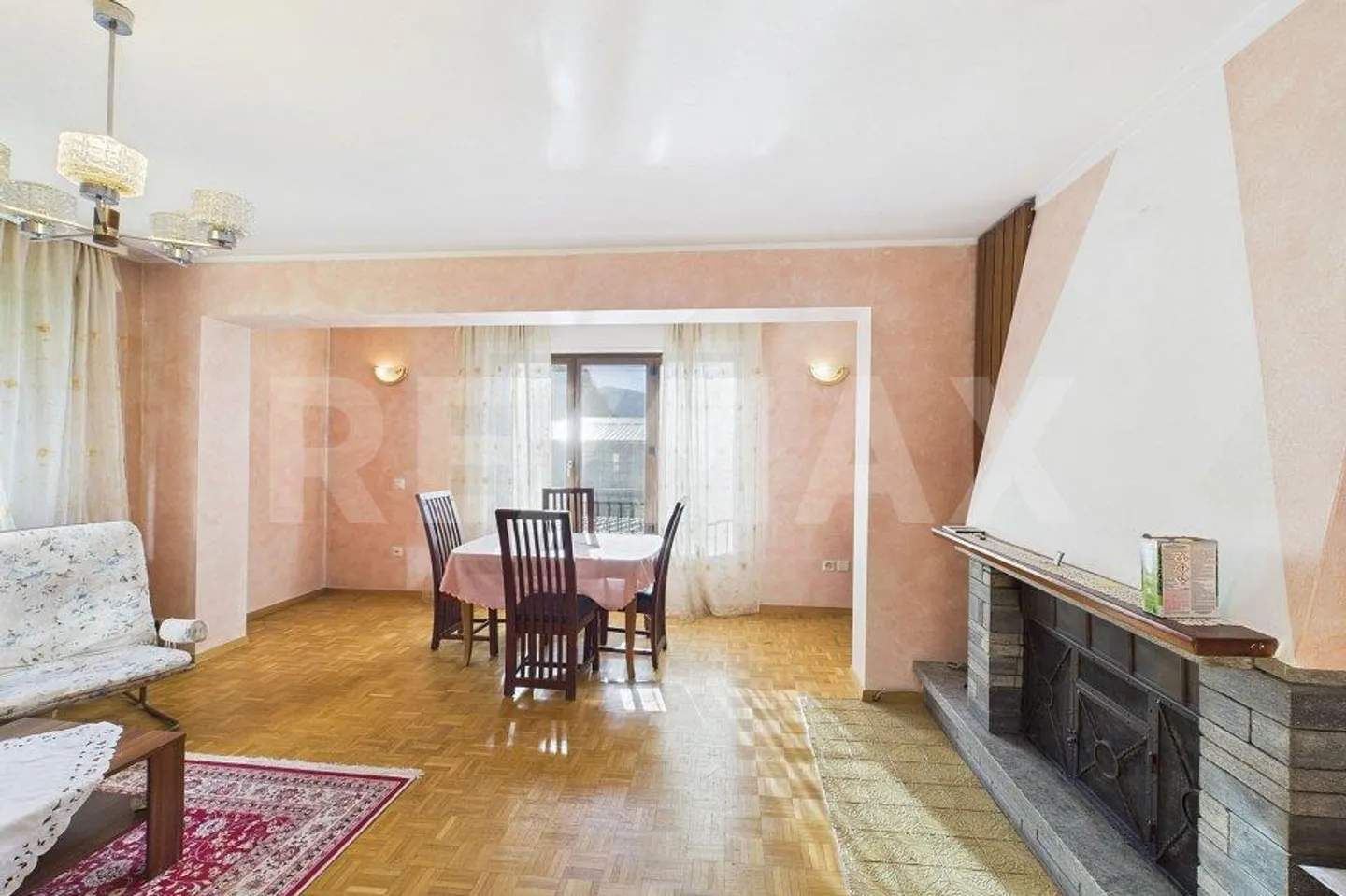 Casa unifamiliare con appartamento separato e grande giardino - Foto 10 di 13