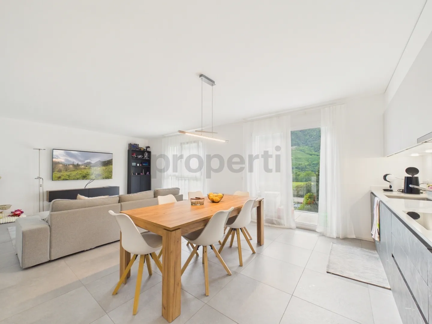 Modern 2.5-room apartment with balcony, Claro - Bellinzona - Photo 1 of 10
