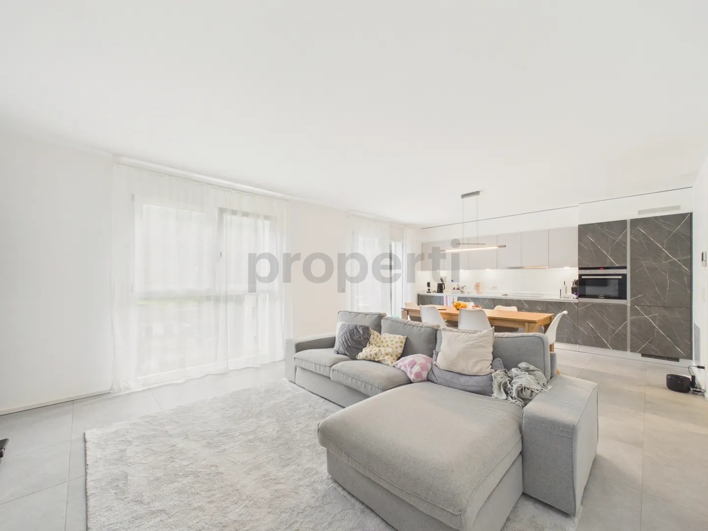 Modern 2.5-room apartment with balcony, Claro - Bellinzona - Photo 2 of 10
