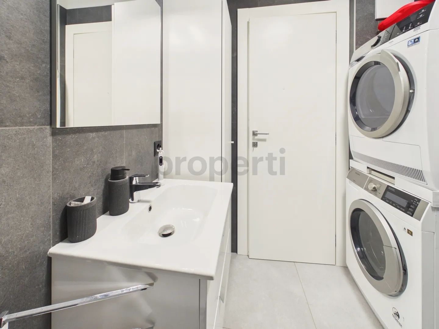 Modern 2.5-room apartment with balcony, Claro - Bellinzona - Photo 8 of 10