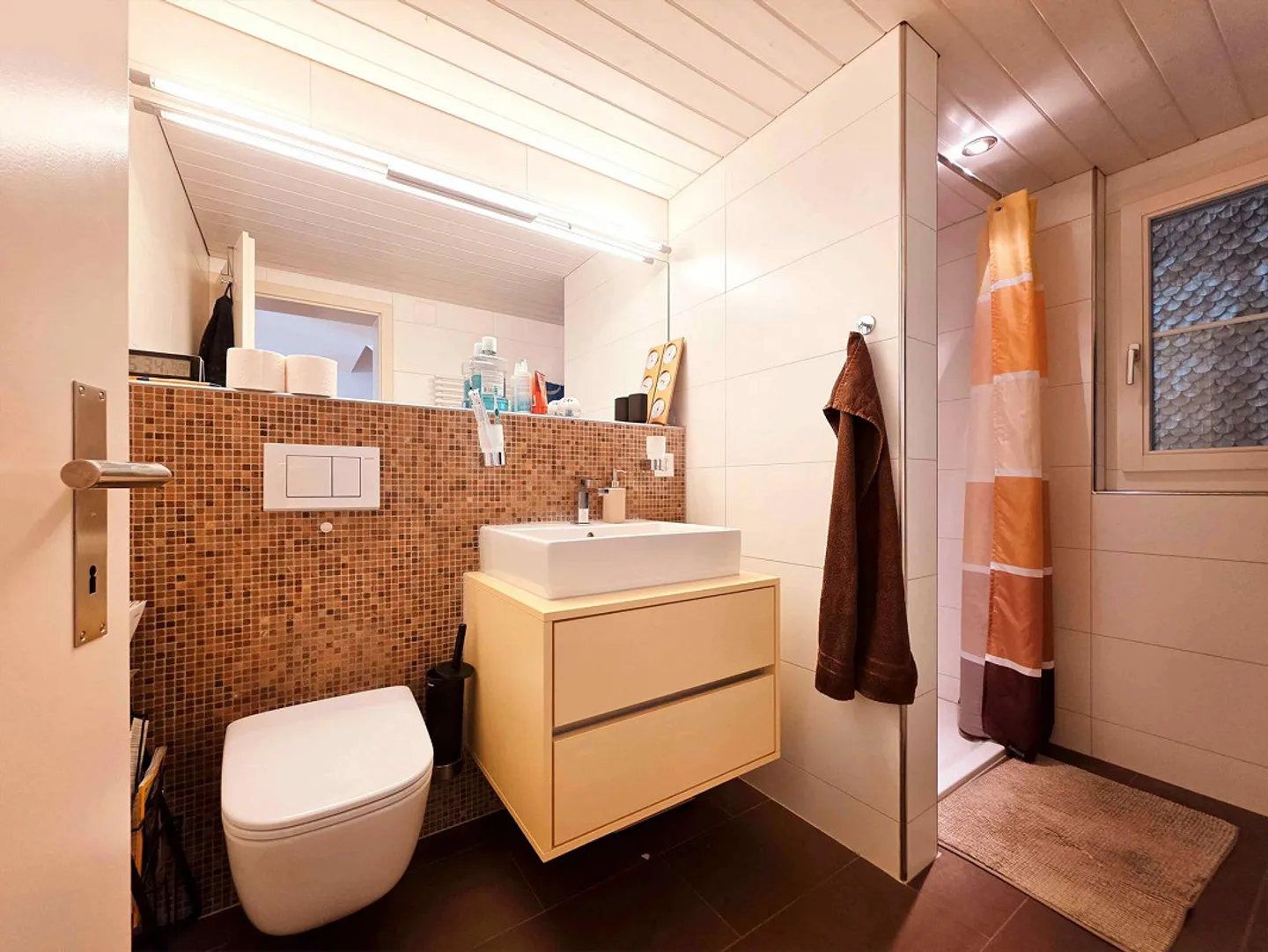 Charming 9.5-Room Single-Family House in the Center - Photo 7 of 15