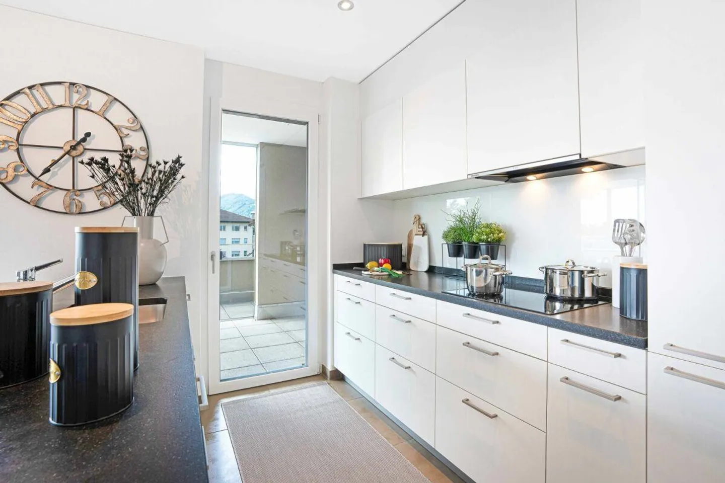 Sunny penthouse apartment with the highest comfort and privacy - Photo 4 of 14