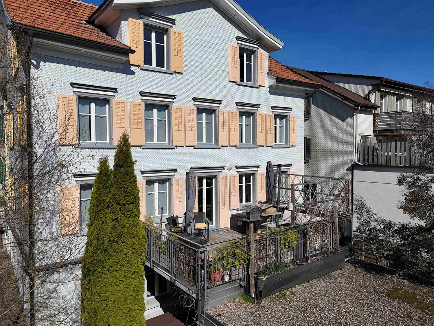 Charming 9.5-Room Single-Family House in the Center - Photo 5 of 15