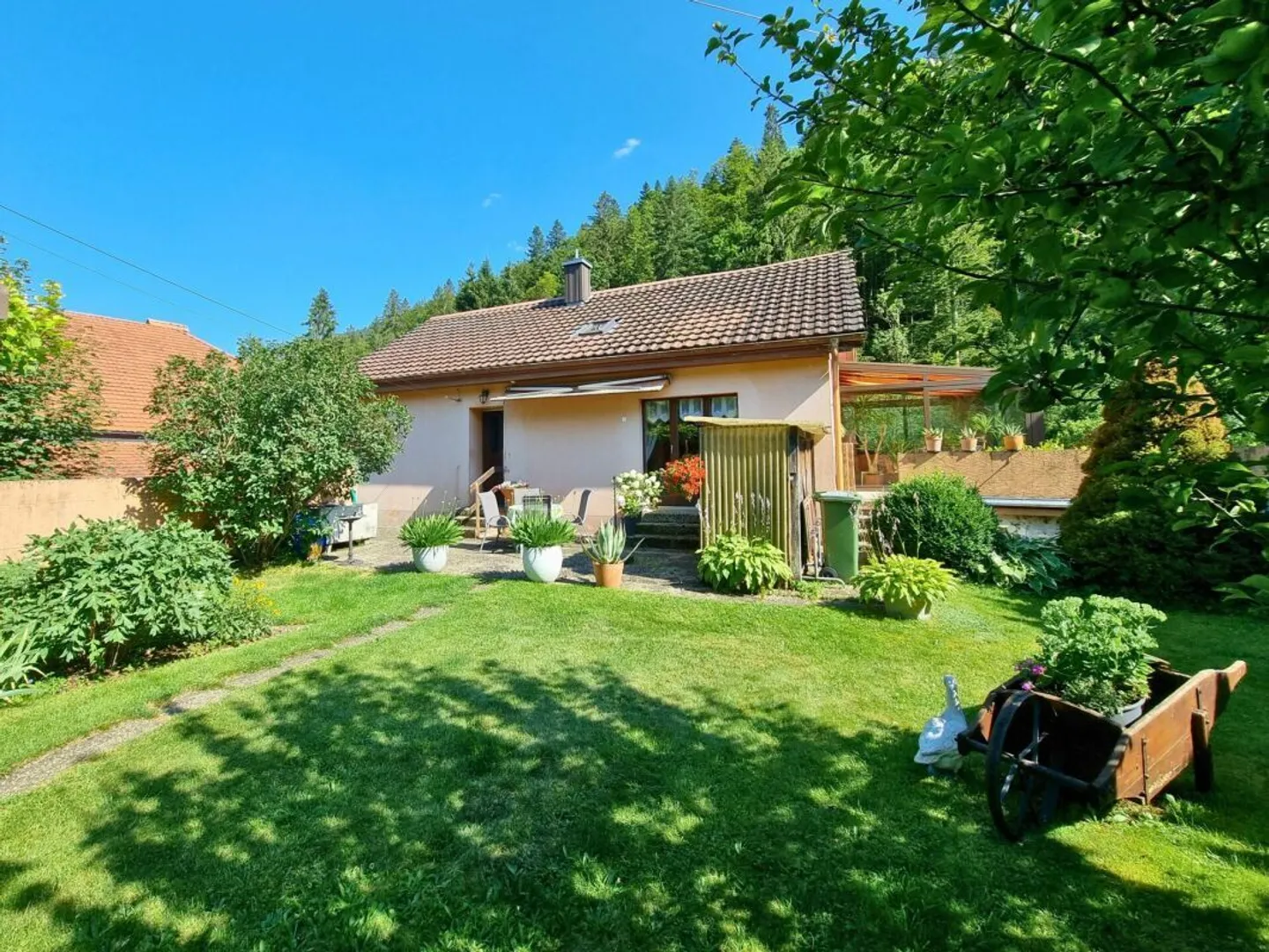 Casa di villaggio da ristrutturare, con un ampio giardino senza affacci - Foto 15 di 17