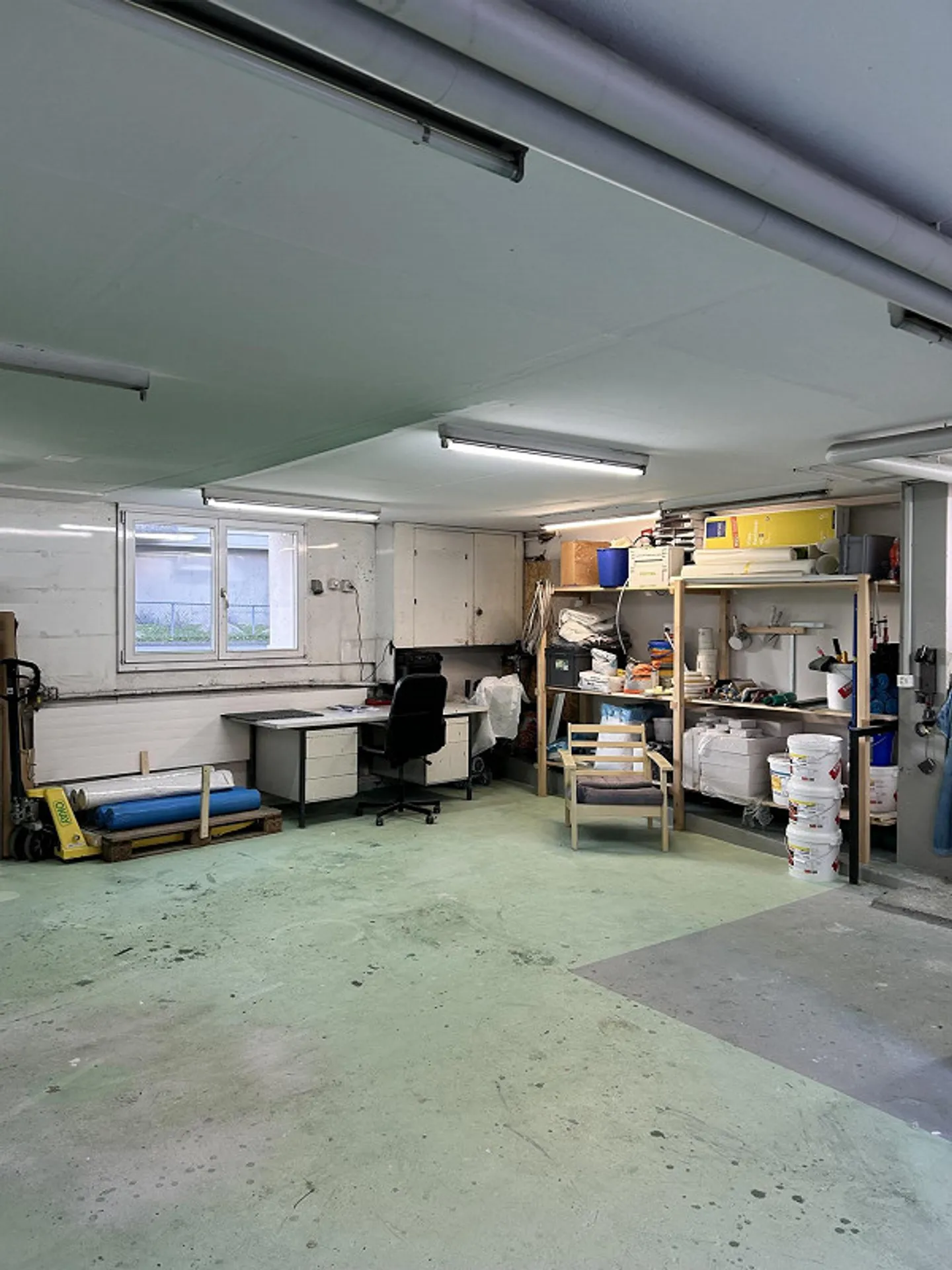 Commercial space with spray booth - Photo 1 of 9