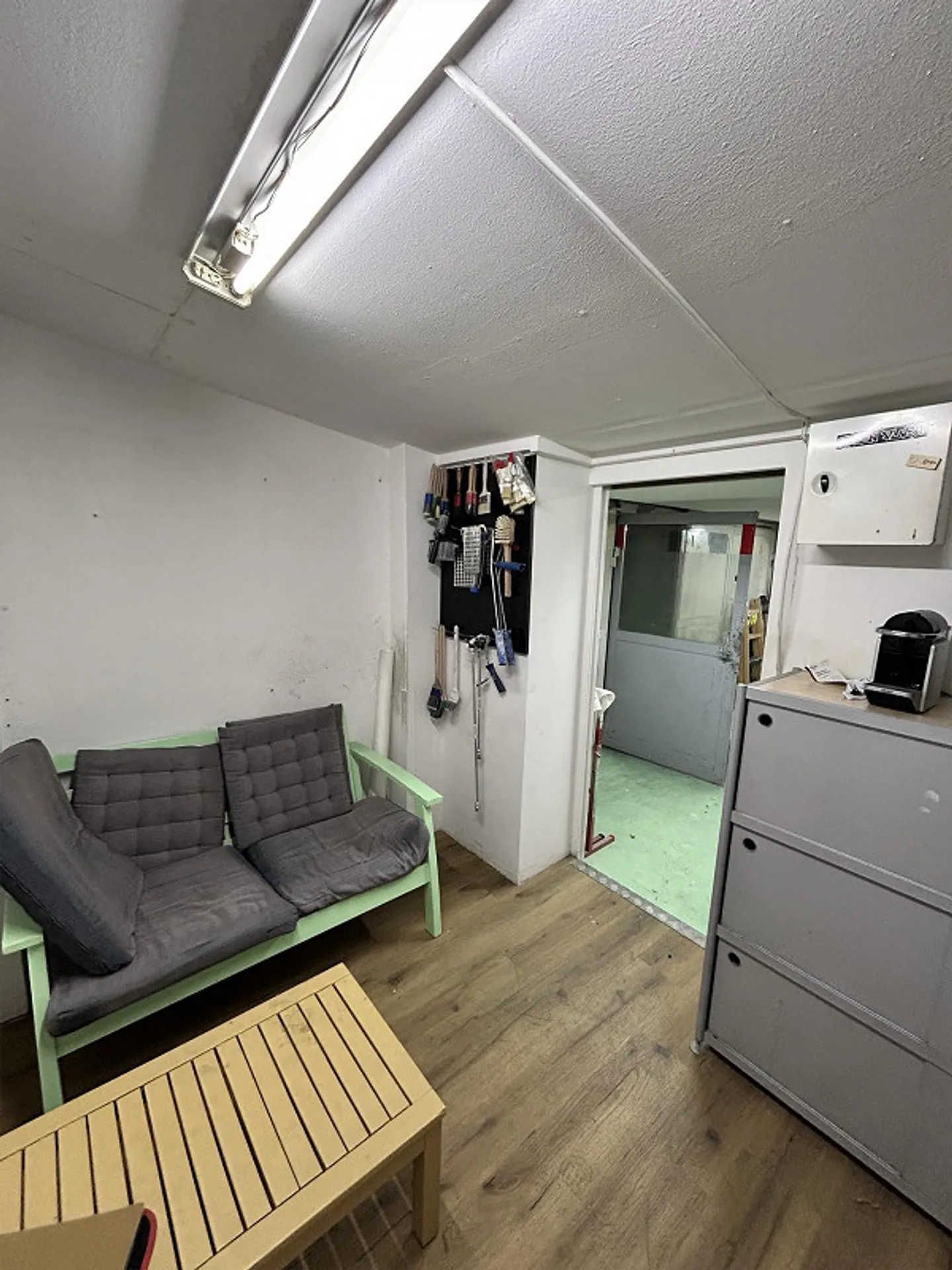 Commercial space with spray booth - Photo 5 of 9