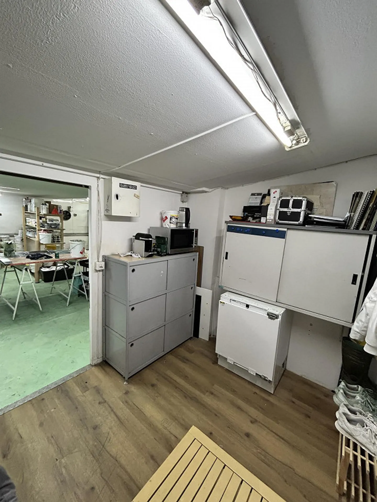 Commercial space with spray booth - Photo 6 of 9