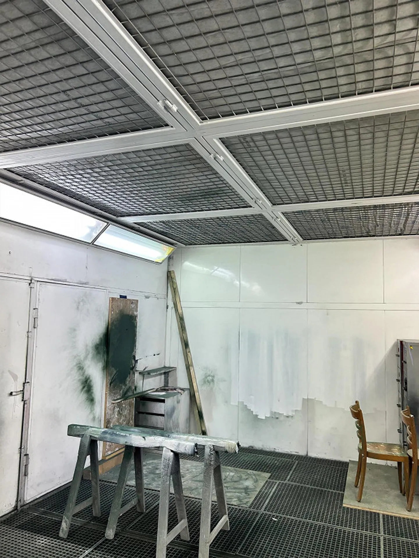 Commercial space with spray booth - Photo 7 of 9